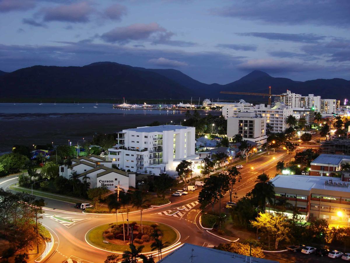 Lake Central Cairns Hotel Exterior photo